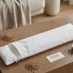 bouillotte longue au colza bio en partie dans sa housse