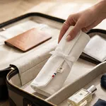 Trousse de toilette dans la valise